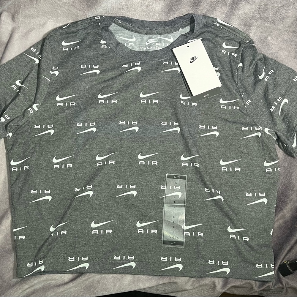 bnwt women’s nike crop top size L
